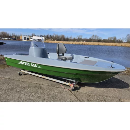 Motorový čln Latrex 435