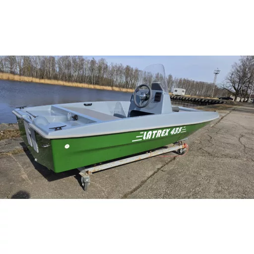 Motorový čln Latrex 435