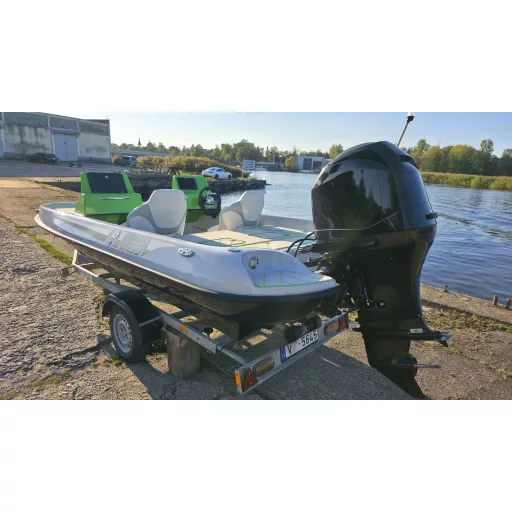Loď Latrex Bass