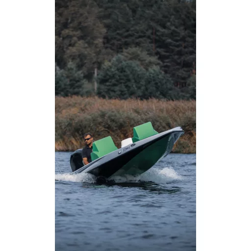Loď Latrex Bass