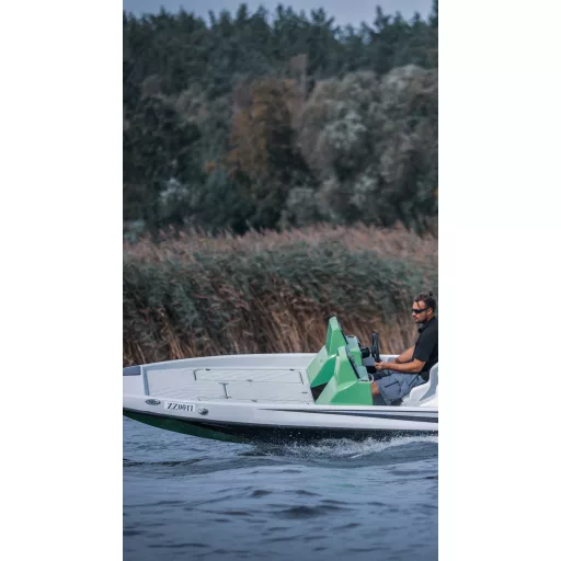 Loď Latrex Bass