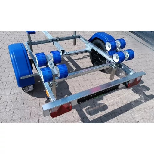 Nosič pneumatík na príves Alfa Neo bez bŕzd max. 3,5 m, 315 kg