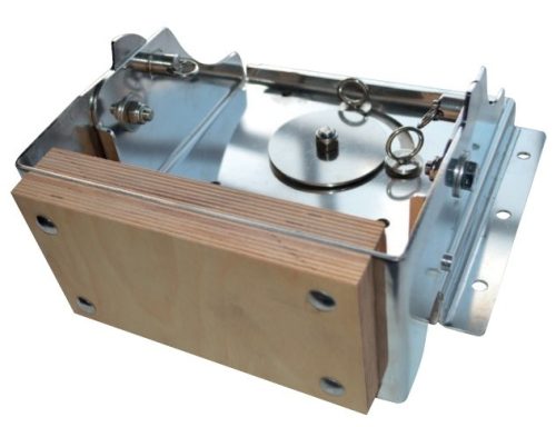 Držiak motora sa dá otočiť na vodorovný povrch. 15 HP