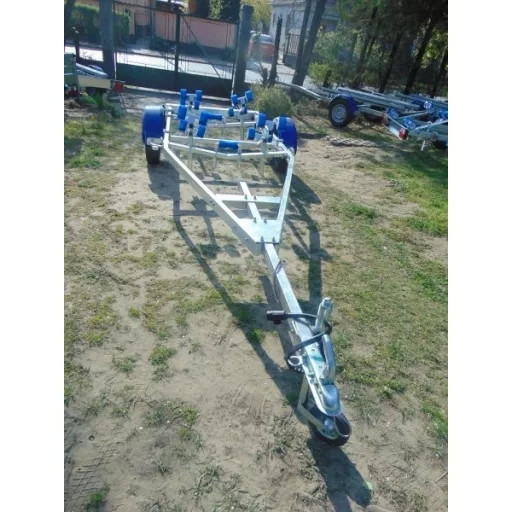 Prívesný nosič lodí Alfa 1300 kg s brzdenými valcami do 6,5 m