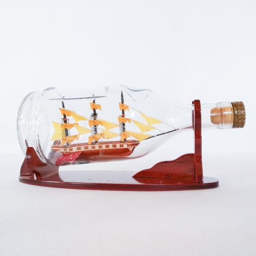 Maketa lode Cutty Sark vo fľaši Henessy VVL