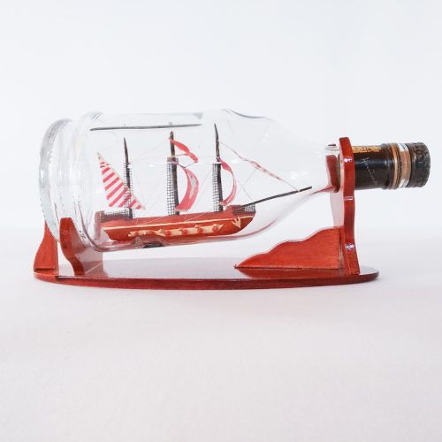 Maketa lode Galleon vo fľaši Henessy VVL